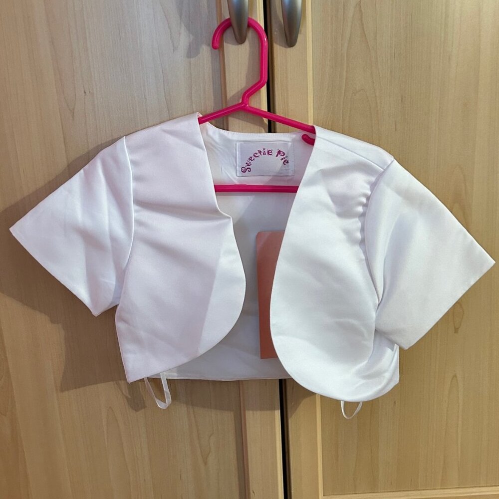 NWT Sweetie Pie Girls White Short Sleeve Bolero Jacket – Size Medium –